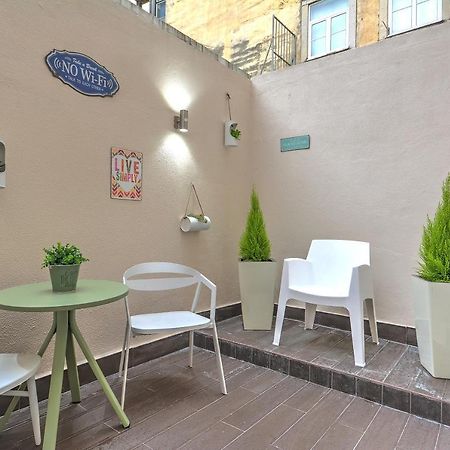 Traditional Apartment With A Terrace, Ac And Fast Internet Lisbon Exterior photo