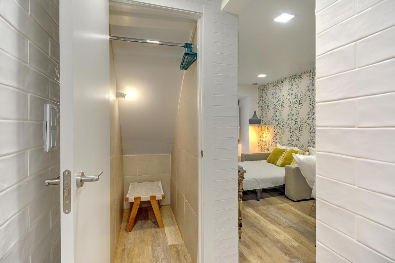 Traditional Apartment With A Terrace, Ac And Fast Internet Lisbon Exterior photo