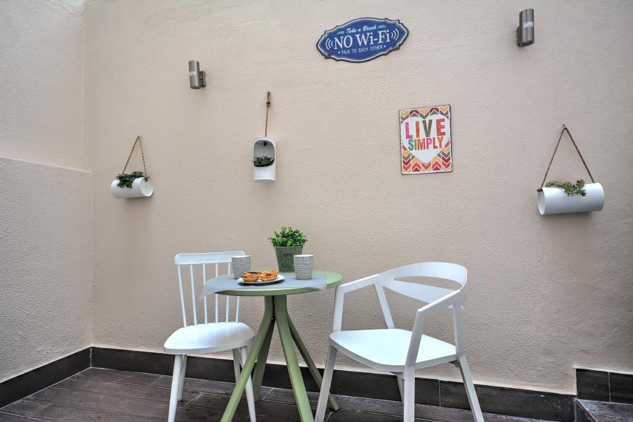 Traditional Apartment With A Terrace, Ac And Fast Internet Lisbon Exterior photo
