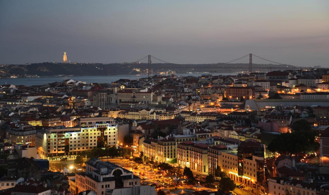 Traditional Apartment With A Terrace, Ac And Fast Internet Lisbon Exterior photo