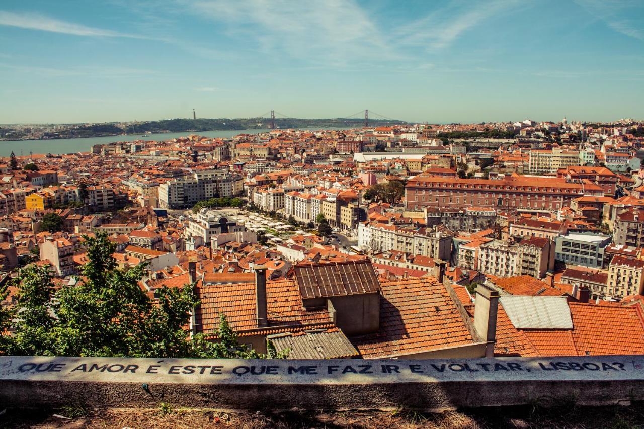Traditional Apartment With A Terrace, Ac And Fast Internet Lisbon Exterior photo